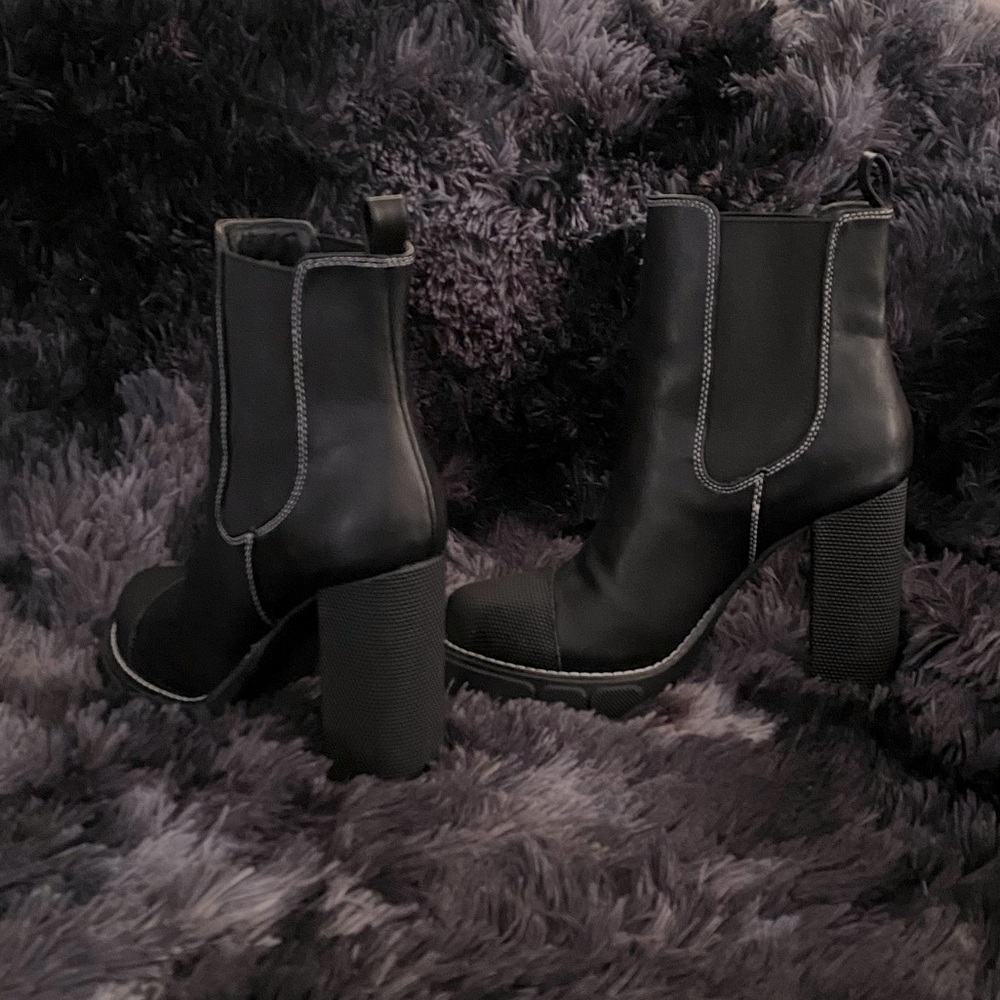 ๐ค Black Booties! ๐ค - Picture 3 of 4